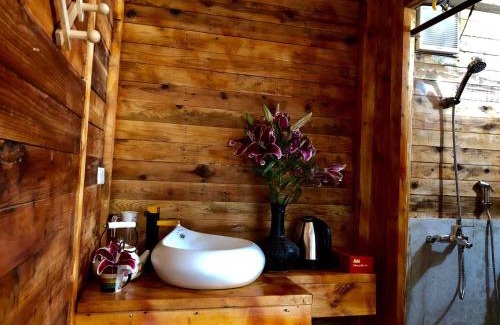 Soc Son Ski Chalet | Pine Hill Villas & Camping