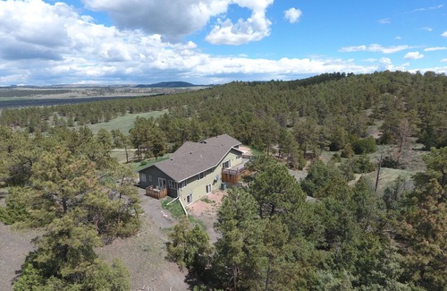 Edgemont House | Experience Pine Hills Resort with Pet-Friendly Amenities