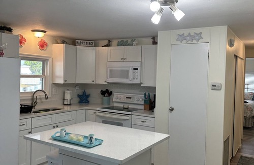 Flamingo Bay House | Pine Island Retreat: Cozy 2/2 on the Canal with Pool