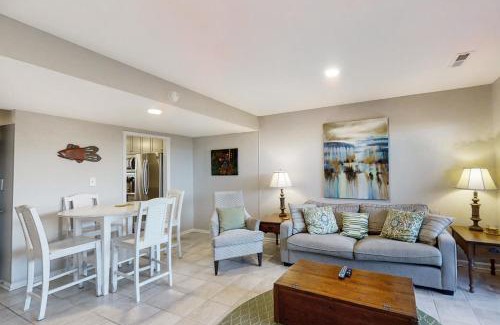 Pine Knoll Shores Apartment | Family-Friendly Pine Knoll Townes with Pool & Perfect Score