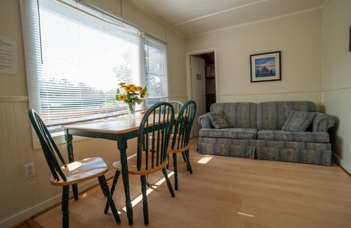 Gravenhurst Cottage | Pet-Friendly 2-Bedroom Cottage at Pine Lake Resort