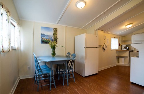 Gravenhurst Cottage | Pine Lake: Family-Friendly 2-Bedroom Cottage Retreat