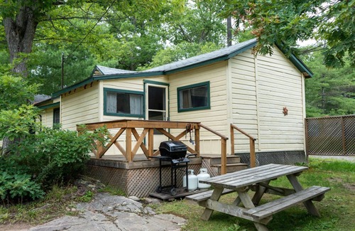 Gravenhurst Cottage | Pine Lake: Family-Friendly 2-Bedroom Cottage Retreat
