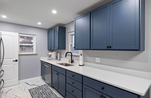 La Porte House | Pine Lake Escape - Hot Tub Retreat by Beach & Park