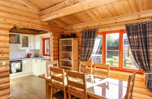 Castle Bytham Cottage | Family-Friendly Pine Lodge with Pool in Greetham, Rutland