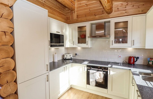 Castle Bytham Cottage | Family-Friendly Pine Lodge with Pool in Greetham, Rutland