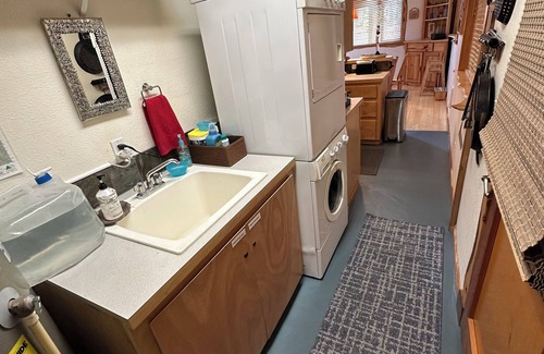 Packwood Cabin | Pet-Friendly Pine Lodge with Hot Tub & EV Charger