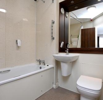 Dunbar Hotel | Welcoming Pine Marten, Dunbar – Ideal for Families & Comfort