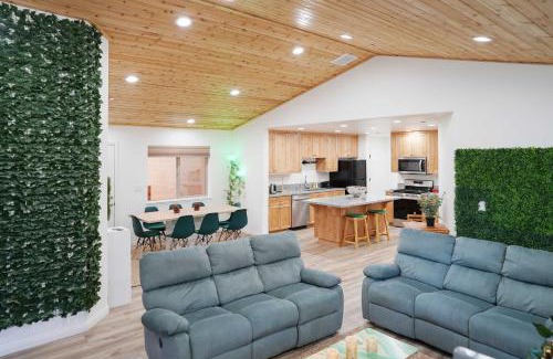 Pine Mountain Club Villa | Relax at Pine Mountain Club Villa with Sauna and Ocean Views