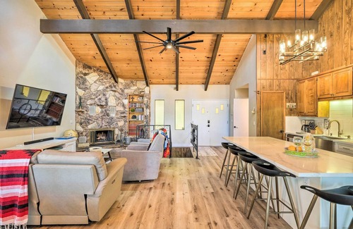 Groveland Cottage | Relaxing Pine Mountain Cabin with Hot Tub Near Marina
