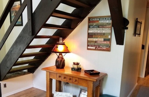 West Branch Cottage | Pine Needle Cottage (West Branch, MI): Pet Friendly!