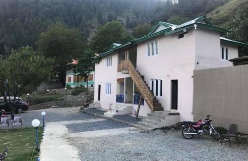 Athmuqam Hotel | Family-Friendly Pine Park Lodges with Complimentary Breakfast