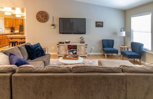 Oakhurst House | Child-Friendly Pine Place: Guest Rated 9.8/10