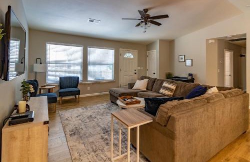 Oakhurst House | Child-Friendly Pine Place: Guest Rated 9.8/10