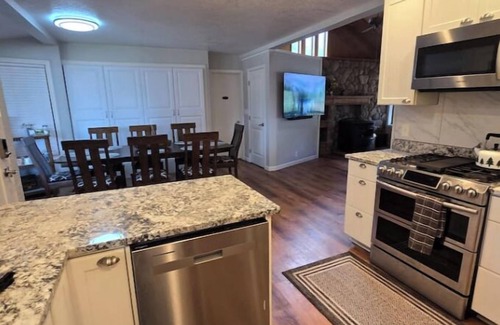 Pine Cabin | PINE RANCH: 2 Acres of Mountain Views, Elk Visits and Lots of Room for Everyone!