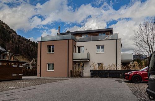 Schuttdorf Apartment | Pet-Friendly Pine Residence Zell am See - Rated 9.5/10