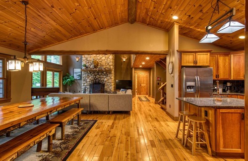 Wilmington House | Beautiful Pine Ridge Lodge: Spa & Hot Tub near Whiteface