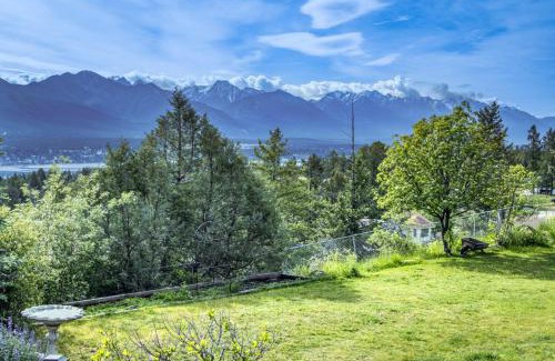 East Kootenay House | Cozy Pine Ridge Log Home with Lake View & Pet-Friendly Perks
