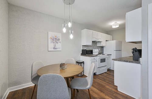 College Station Apartment | Pet Friendly Pine Ridge sQuad - 2BR Near A&M University