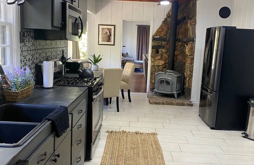 Julian House | Modern Rustic Mountain Hideaway with Scenic Views & Pets Welcome