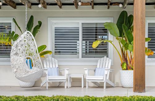 Nangkita House | Pine River Waterfront: Pet-Friendly Retreat with WIFI