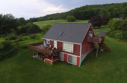 Fly Creek Apartment | Pine Row Manor Studio: Ideal for Families and Pets