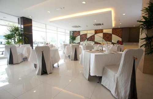 Taman Makmur Hotel | Budget-Friendly Pine Tree Hotel with Family Amenities