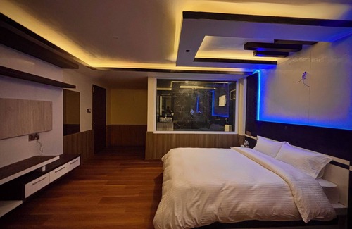 Baluwapati Deupur Resort | Cozy Pine Tree Resort: Family-Friendly with Breakfast Included