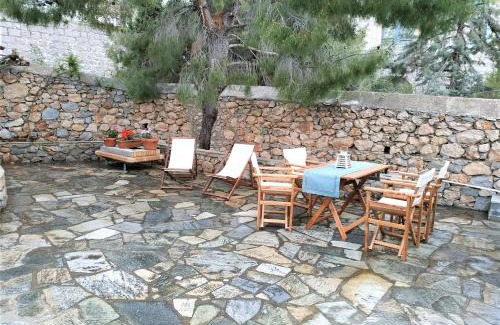 Hydra House | Tranquil Pine Trees & Sea View Houses on Hydra Island