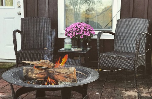 Boss Cottage | Pet-Friendly Pine Valley Cottage with Lake View - Rated 9.8