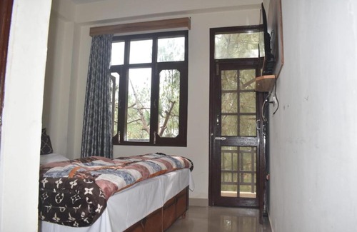 Kumarhatti Hotel | Inviting Pine Valley Home Stay: Rated 9/10, Pet Friendly