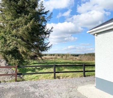 Crosswell House | Pine View: Family-Friendly Retreat in the West