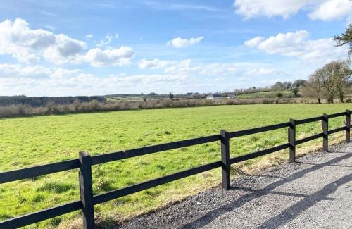 Crosswell House | Pine View: Family-Friendly Retreat in the West