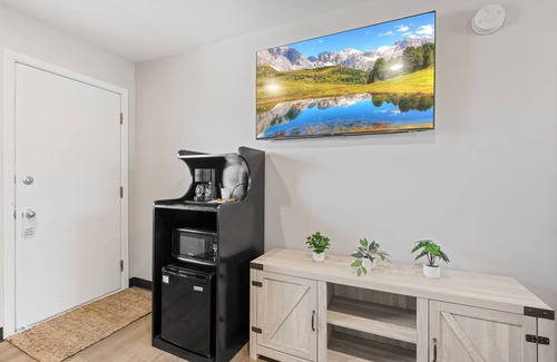 Virginia Hotel | Discover Comfort at Pine View Inn with Pool & Spa Access