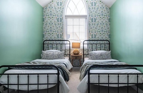 Orangeville Villa | Discover Pine View Row: Designer Townhome for Families