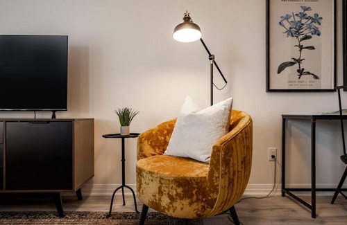 Orangeville Villa | Discover Pine View Row: Designer Townhome for Families