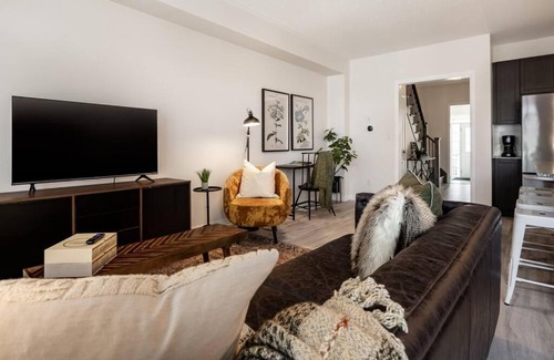 Orangeville Villa | Discover Pine View Row: Designer Townhome for Families