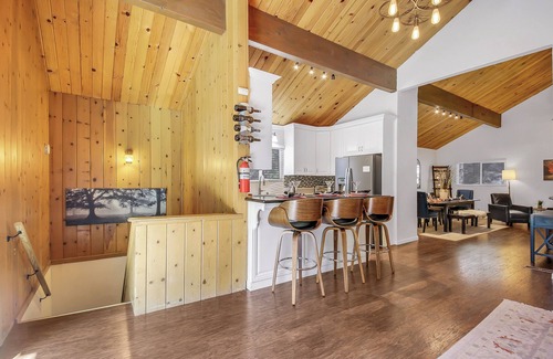 Twin Peaks House | Unmatched Comfort at Pine View - Game Room & Decks Await!