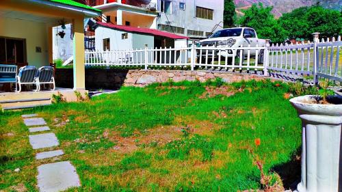 Kohistan Resort | Relax at Pine Villa By Green Oaks Cottages with Breakfast