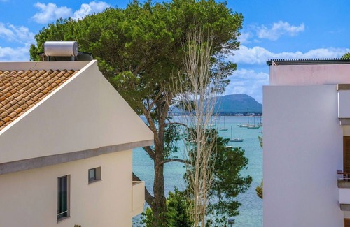 Puerto de Pollensa Apartment | Charming Oceanfront Apartment with Great Views near Beach