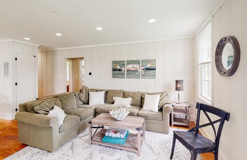 Edgewater House | Inviting Pine Whiff Beach House - Family-Friendly Getaway