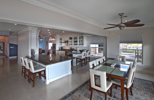 Clear Lake Shores Villa | Pineapple Bay Villa - with private pool overlooking the Ocean.