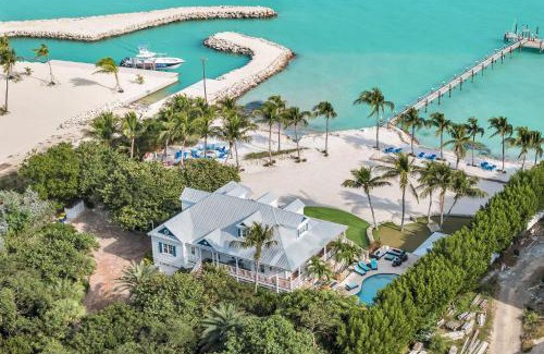 Islamorada House | Discover Pineapple Beach: Family-Friendly with Pool Access