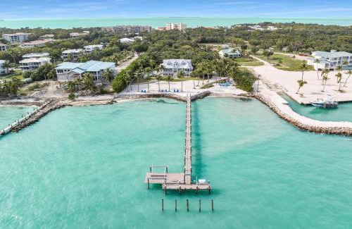 Islamorada House | Discover Pineapple Beach: Family-Friendly with Pool Access