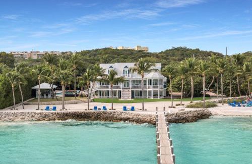 Islamorada House | Discover Pineapple Beach: Family-Friendly with Pool Access