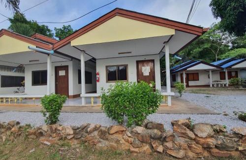Sam Roi Yot Hotel | Cozy Pineapple Resort with Oceanfront Views for Families