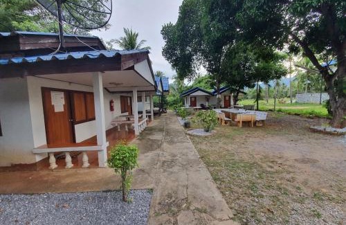 Sam Roi Yot Hotel | Cozy Pineapple Resort with Oceanfront Views for Families