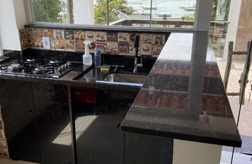 Marinas House | Cozy Pineapples Casa Angra with Ocean Views & Family Friendly