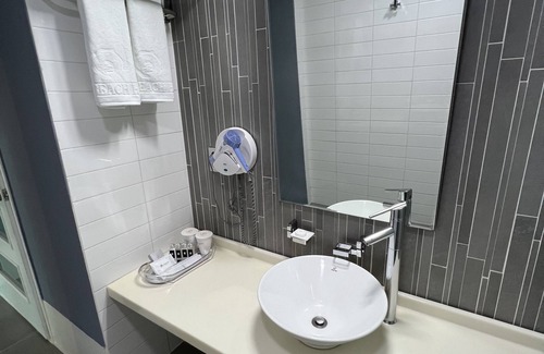 Pohang Hotel | Welcoming Pinebeach Hotel Pohang: Family-Friendly Retreat