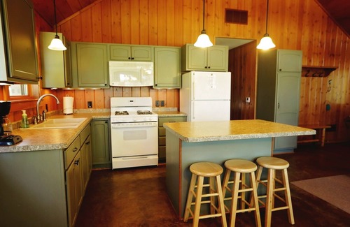 St Germain Cabin | Cozy PineCone Cabin on Little St Germain Lake - Pet Friendly